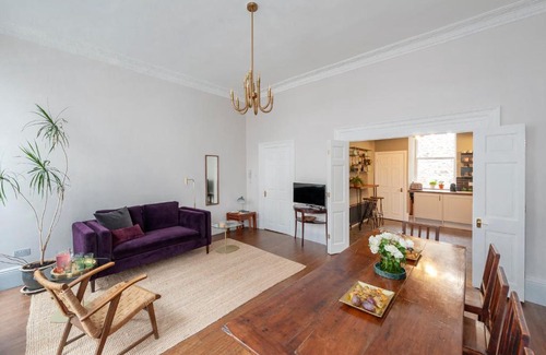 Bath City Centre Casa | Evelyn House Central Bath Contemporary Art Townhouse