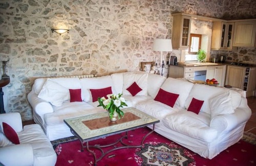 Petra Casa | Eventfinca El Pueblo, the village