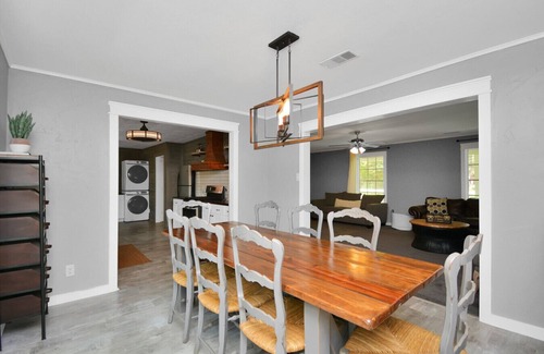Spring Apartamento | Events Welcome, Large, and Private Retreat