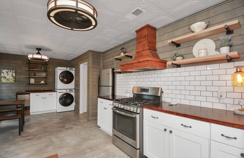 Spring Apartamento | Events Welcome, Large, and Private Retreat