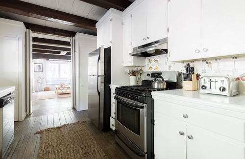 Tahoe City Cabina | 4 BDR Secluded Lodge en Tahoe w / Pool 🖤by AvantStay