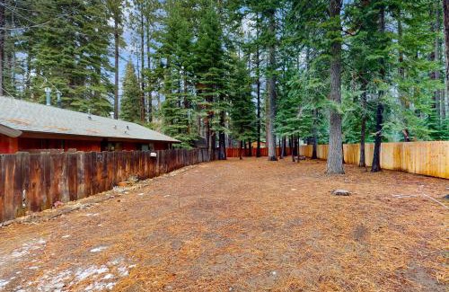 Tahoe Valley Casa | Evergreen Cottage