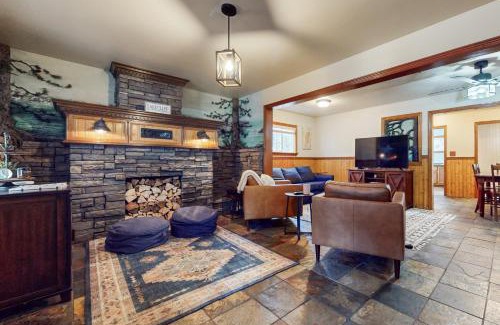 Tahoe Valley Casa | Evergreen Cottage