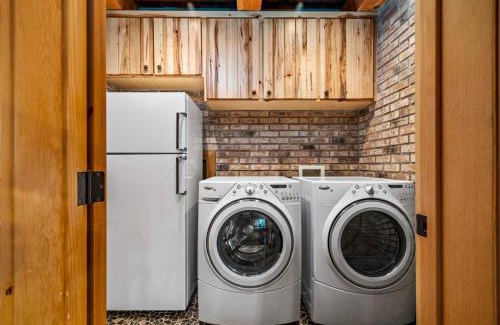 Cold Springs Casa | Evergreen Escape Lodge