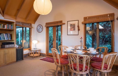 Sunshine Bay Casa | Evergreen Haven - Queenstown Holiday Home