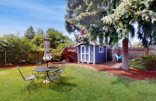 Eugene Casa | Evergreen Hideaway