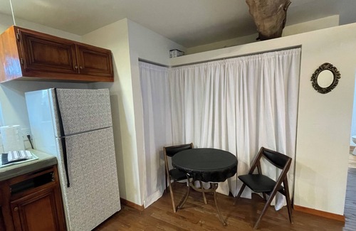 Frazier Park Cabaña | Evergreen Inn Cottage