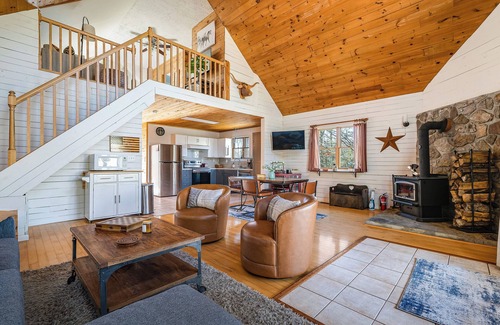 Wardensville Casa | Evergreen Lake Cottage