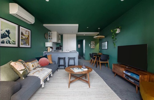 Collingwood Apartamento | Evergreen Oasis Poolside Living on Stanley Street