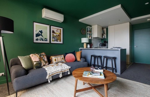 Collingwood Apartamento | Evergreen Oasis Poolside Living on Stanley Street