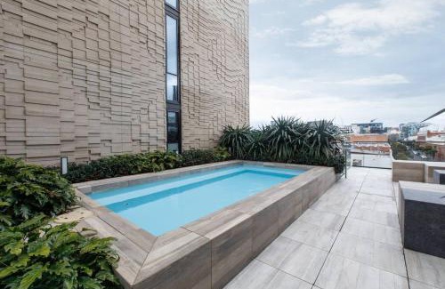 Collingwood Apartamento | Evergreen Oasis - Poolside Living on Stanley Street