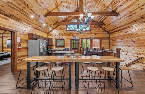 Caton Cabina | Evergreen Retreat - Luxury cabin - Sleeps 24 - Hot Tub - Indoor Pool