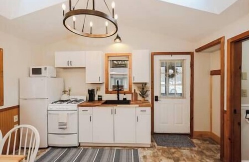 Lincoln Casa | EverHaus Cabin by the Brook - Harvard Brook Cabins