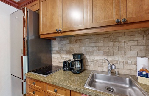 Olympic Valley Condominio | Everline Resort & Spa adjoining condos with pool, hot tub, ski-in/ski-out locale