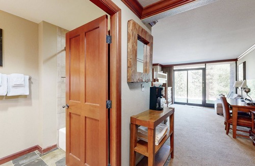 Olympic Valley Apartamento | Everline Resort & Spa - ski-in/ski-out studio, pools, ice rink, gym, & tennis
