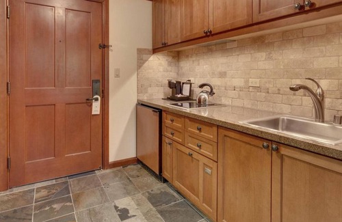 Olympic Valley Condominio | Everline Resort and Spa Fireplace Suite Valley View