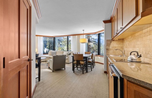 Olympic Valley Complejo | Everline ‘Resort Chair’ Corner Suite; Ski In/Out @Palisades