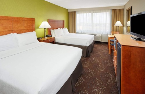 Matteson Casa | Everthing Matteson has to offer at Your Arms Reach! 3 Great Units, Free Parking