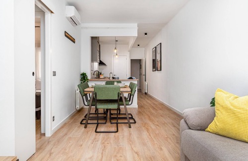 El Poble-sec Apartamento | Todo en este raro hallazgo completamente reinventado de 3 dormitorios y 2 baños que puede albergar a