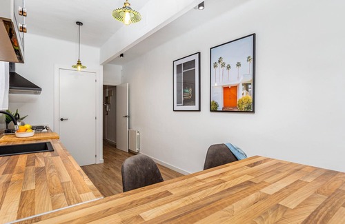 El Poble-sec Apartamento | Todo en este raro hallazgo completamente reinventado de 3 dormitorios y 2 baños que puede albergar a