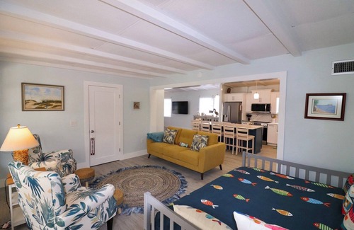 Anna Maria Casa | Island Living, refrescante ducha y piscina al aire libre, admite mascotas si está aprobado