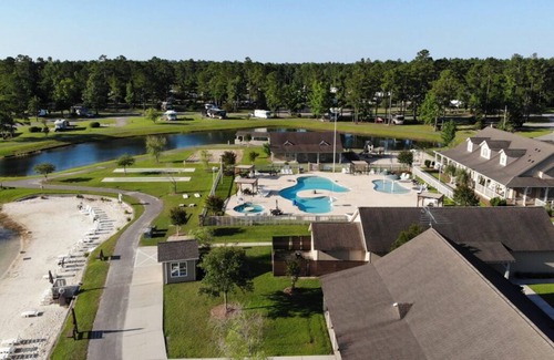 Longs Casa | Everything You Need For The Perfect Vacation! Pool, Pets Allowed, FREE Parking