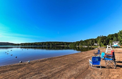 Pocono Lake Casa | Evolve Getaway with Arrowhead Lake Amenity Access!