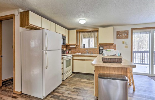 Pocono Lake Casa | Evolve Getaway with Arrowhead Lake Amenity Access!