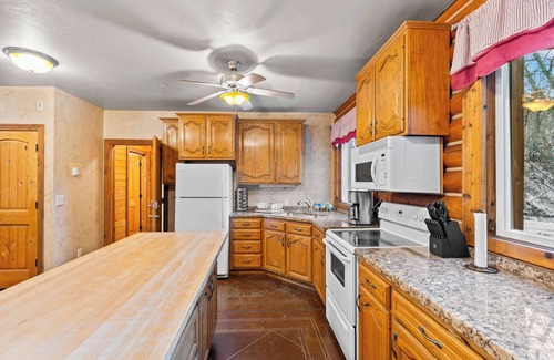 Timber Lakes Cabina | Evy's Family Ranch Cabin, Secluded