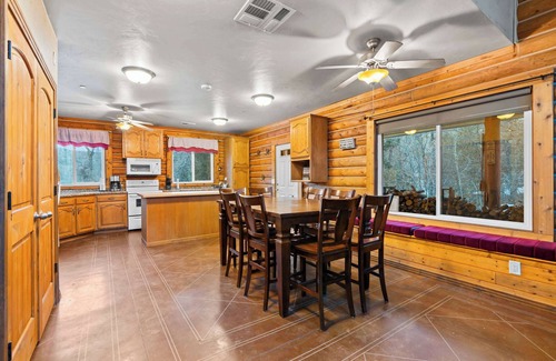 Timber Lakes Cabina | Evy's Family Ranch Cabin, Secluded