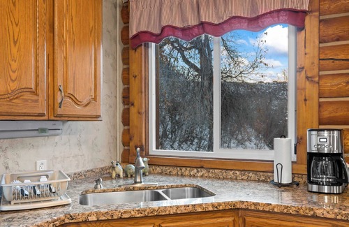 Timber Lakes Cabina | Evy's Family Ranch Cabin, Secluded