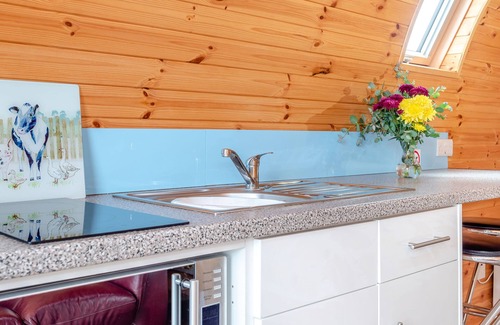 Oakenholt Cabaña | EWE TWO, casa de vacaciones romántica con carácter en Flint, Ref 951606