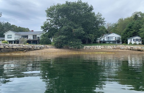 Todds Island Casa | Executive style Cozy living by the Sea Schooner Cove