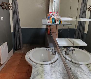 Anglade Casa | ex domaine chandelier chambre 4