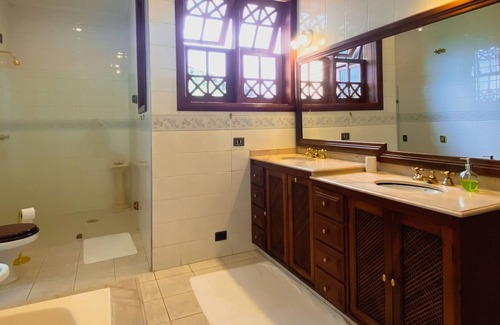 Carapicuiba Casa | Excelente Propriedade na Granja Viana