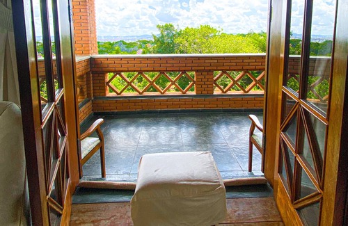 Carapicuiba Casa | Excelente Propriedade na Granja Viana