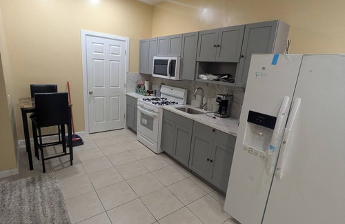 Forest Hill Condominio | Excellent 4-bedroom condo with AC in vibrant Newark