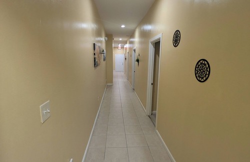 Forest Hill Condominio | Excellent 4-bedroom condo with AC in vibrant Newark