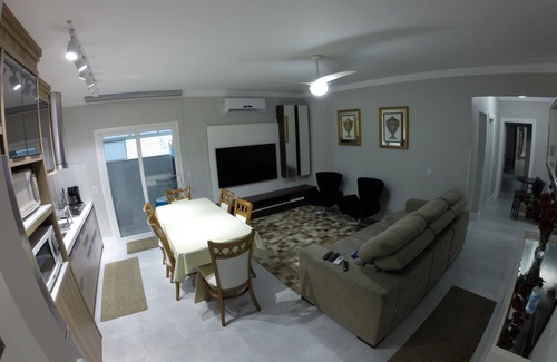 Centro Apartamento | Excellent Apt of 2 dormitories in the Center of Bombinhas to 300mts of the beach