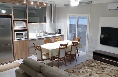 Centro Apartamento | Excellent Apt of 2 dormitories in the Center of Bombinhas to 300mts of the beach