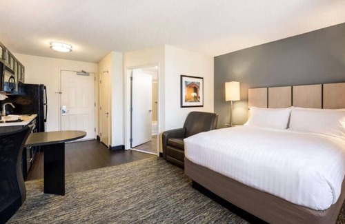 Brentwood Casa | Excellent Choice! Pet-friendly Unit, Full Kitchen, Private Parking!