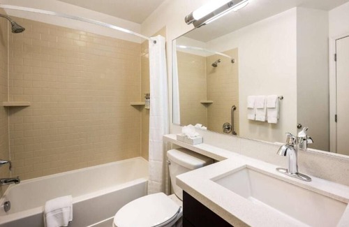 Brentwood Casa | Excellent Choice! Pet-friendly Unit, Full Kitchen, Private Parking!