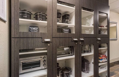 Dallas Apartamento | Excellent Choice! Spacious and Pet-friendly Unit with Fully-equipped Kitchen!