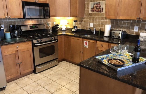 Wildwood Condominio | ¡Buena ubicación! 3BR / 3BA - 1 1/2 bloques a la playa, tablas y centro de conv.