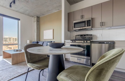 Killgubbin Apartamento | Excellent River North 1BR w/ Sky Terrace & Yoga Studio, by Blueground