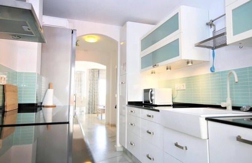 Estepona Apartamento | Excelente apartamento elegante con vistas al mar, Belgravia Club junto al puerto y de la playa