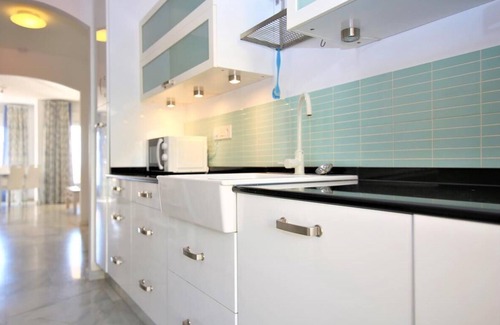 Estepona Apartamento | Excelente apartamento elegante con vistas al mar, Belgravia Club junto al puerto y de la playa