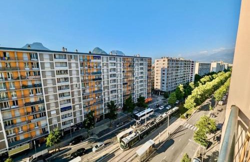 Quartier des Eaux-Claires Apartamento | Excellent T2 - Superbe Vue et Proche Rocade