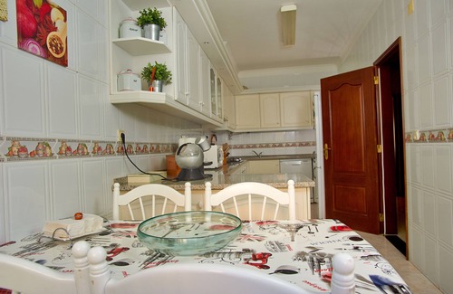 Mafra Villa | Excelente villa, vistas al mar, zona tranquila, playa, piscina oceánica, clases de surf