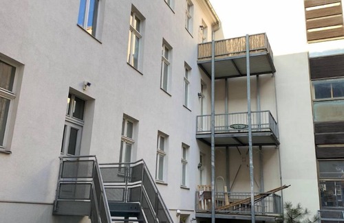 Mitte Apartamento | Excellently located 2-room apartment with balcony and high-speed internet in Mitte